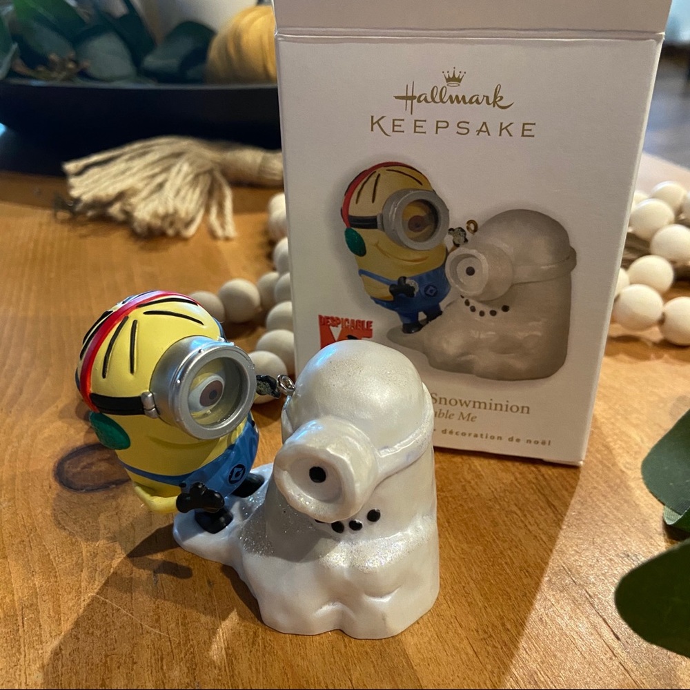 Hallmark Keepsake Ornament Despicable Snowminion - Picture 1 of 5